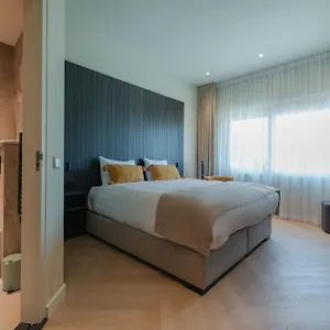 *** Отель Boutique Herbergh Amsterdam Airport Free Parking Нидерланды